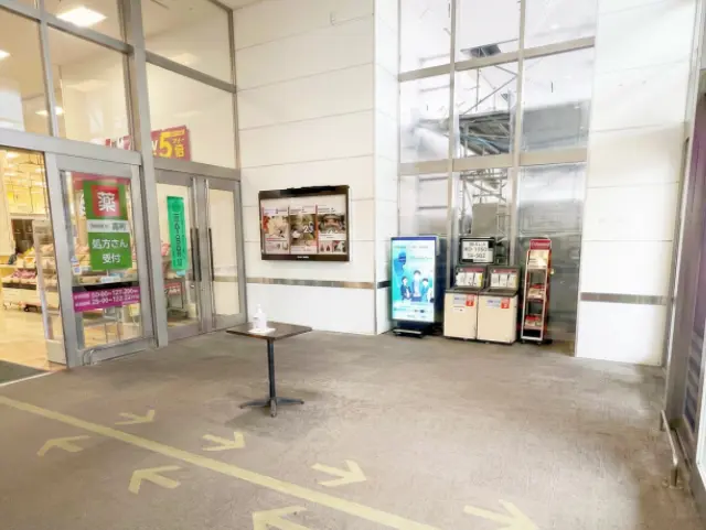 施設入口・空き区画
